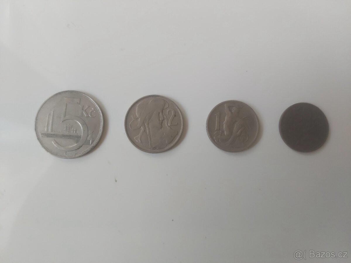 381 kusů mincí