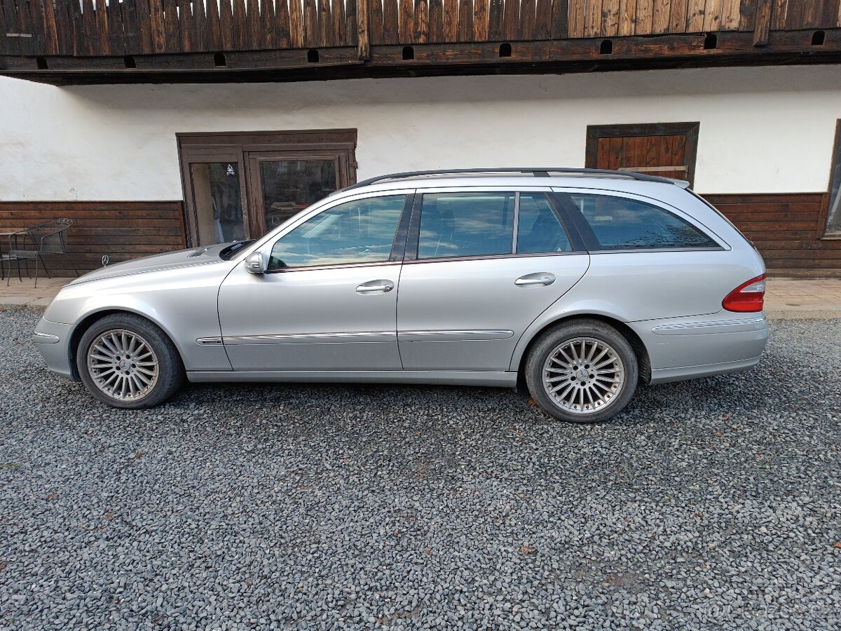MERCEDES BENZ E 220 CDI