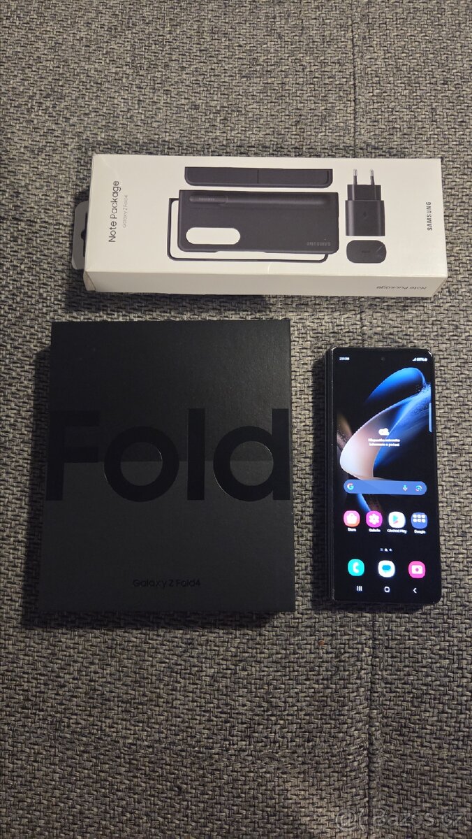Samsung Galaxy Z Fold 4