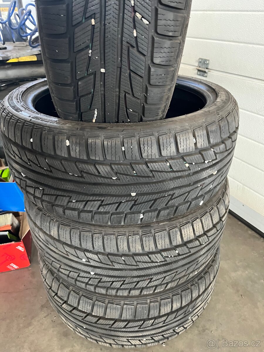 215/40R17