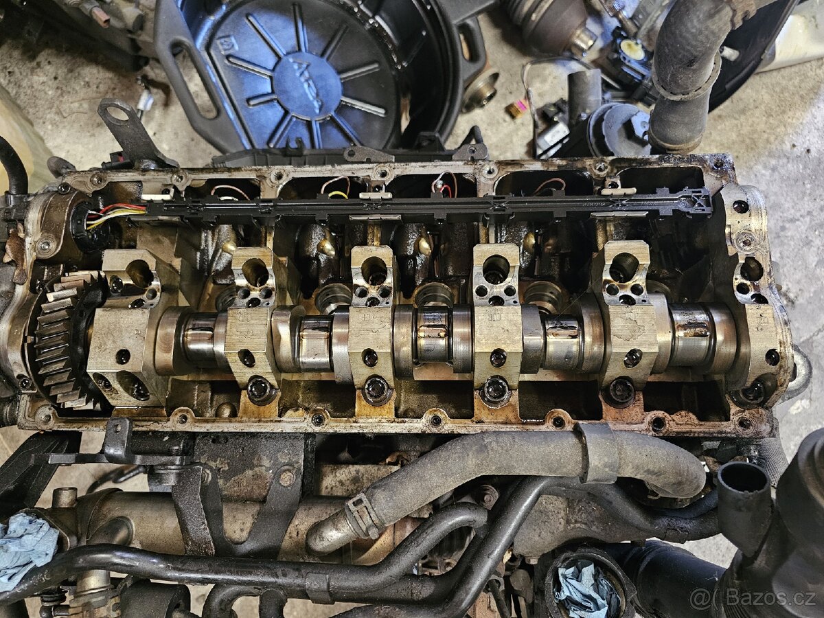 Hlava motoru 2.5 TDI R5 T5 Touareg