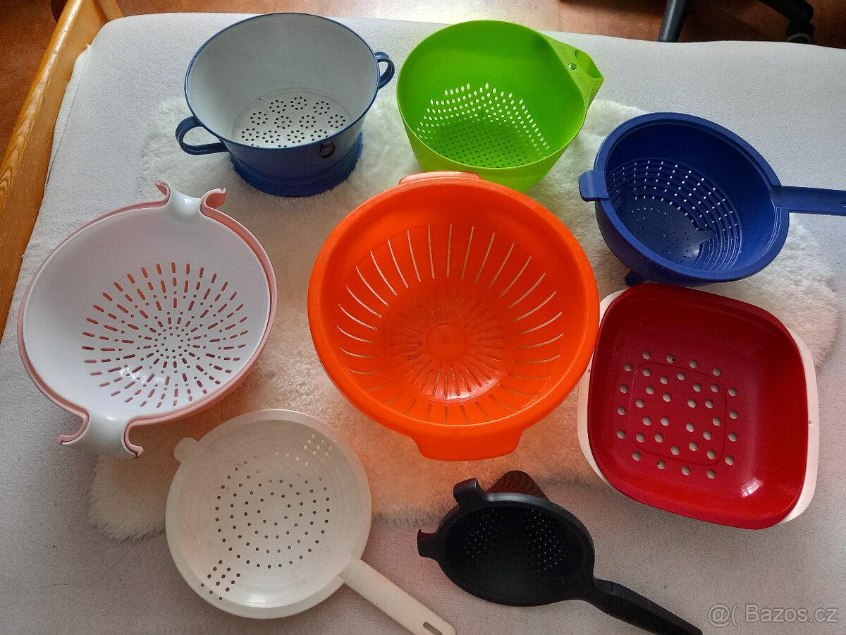 Kuchyňské cedníky 7 ks - různé ceny, i Tupperware
