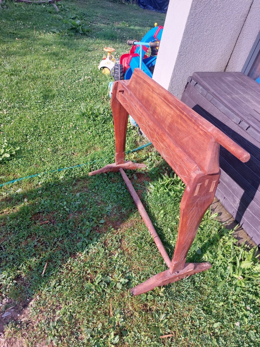 Starožitná lamačka lnu