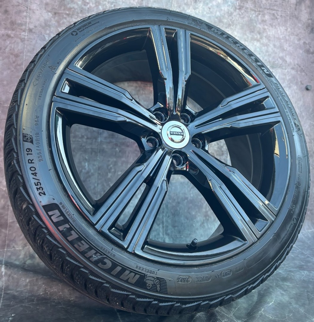 Originální Alu kola Volvo V60,S60 235/40/19 DOT23