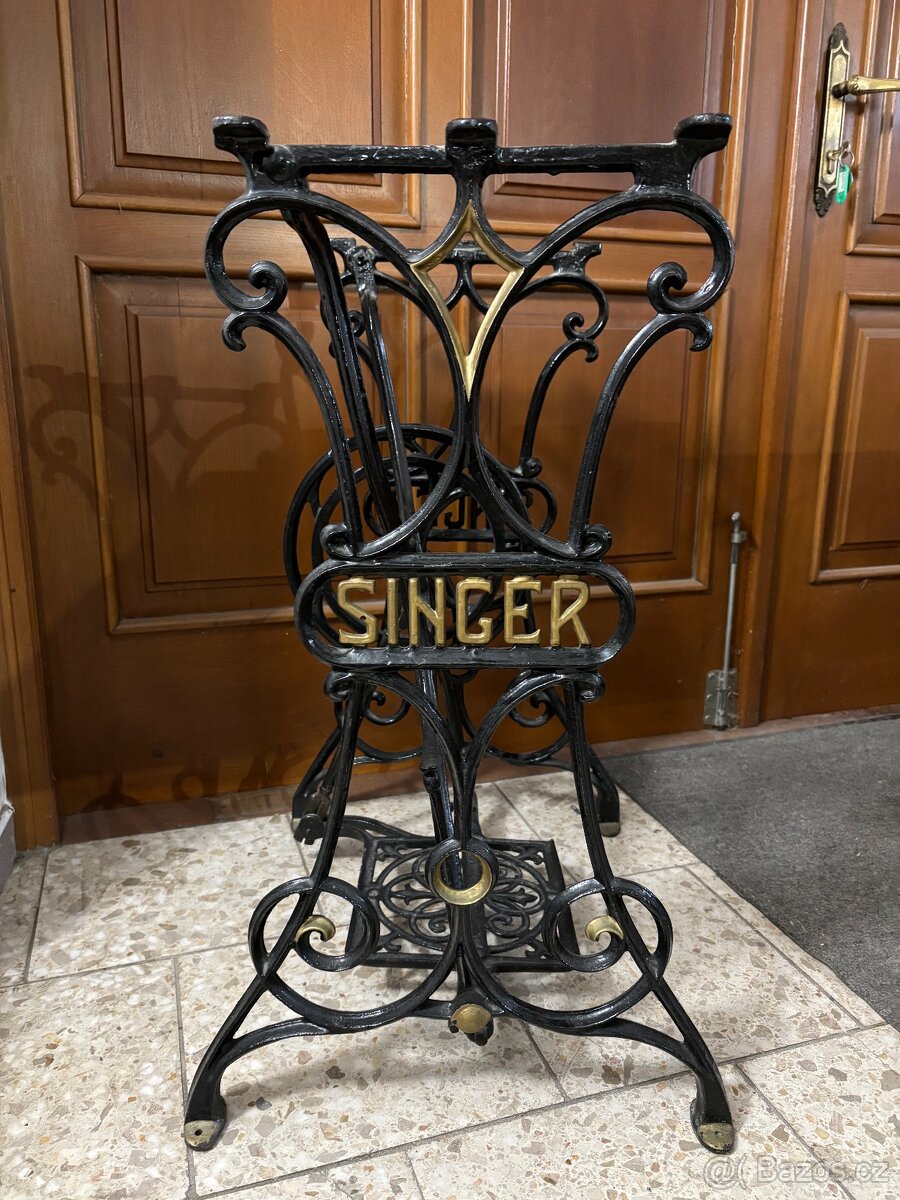 Litinové podstavce ze šicích strojů