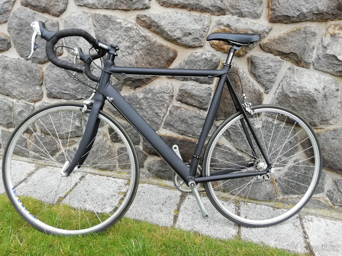 Silniční kolo Author