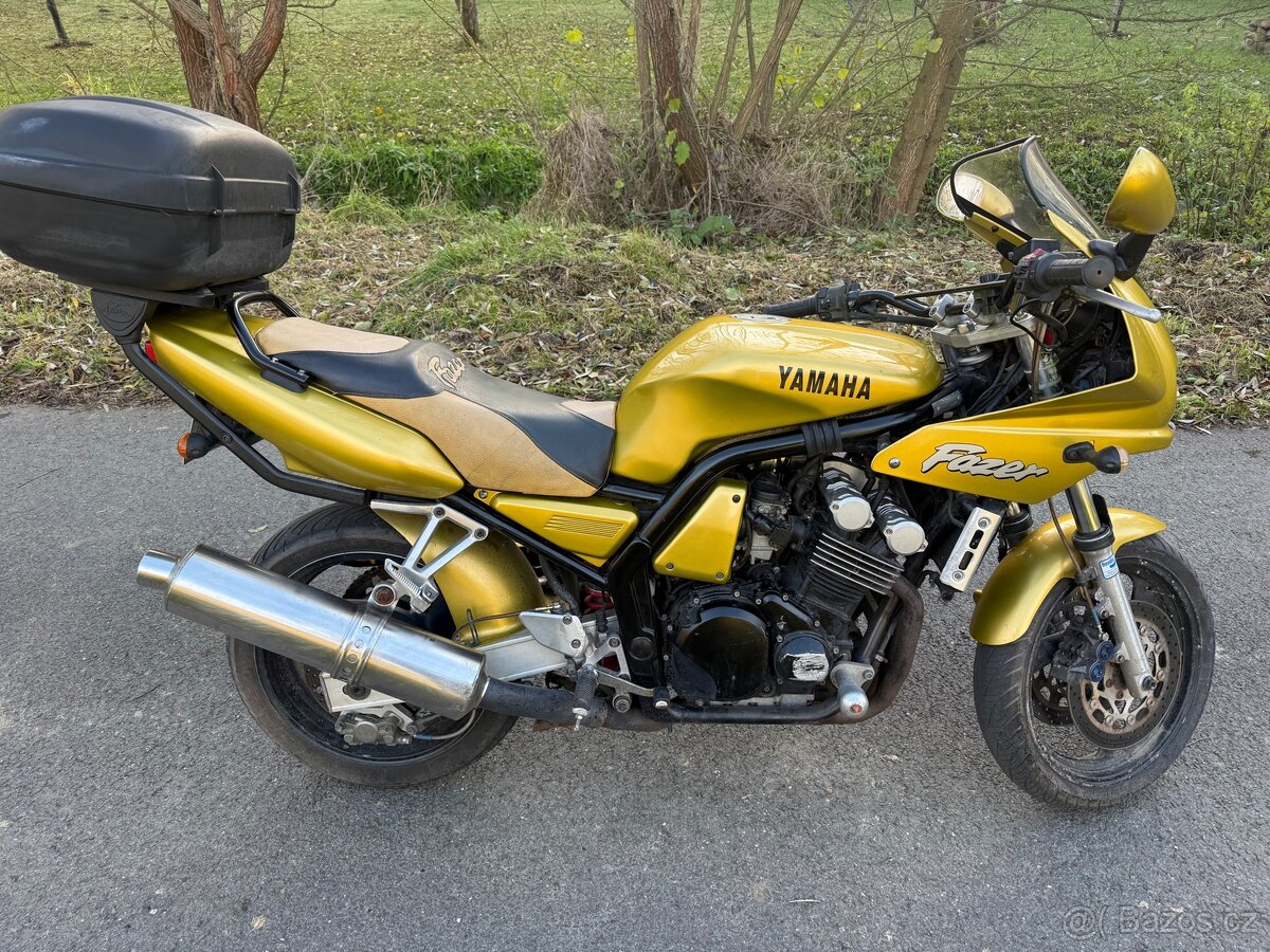 • Yamaha Fazer 600 •