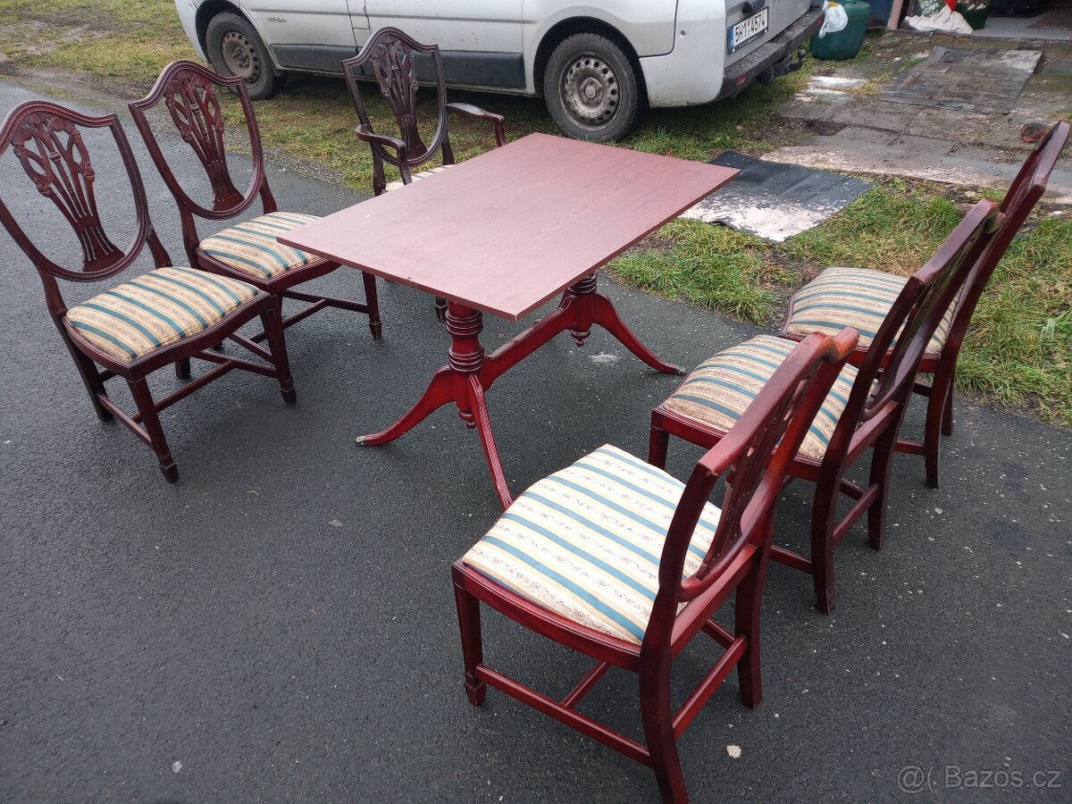 Stůl a židle z masivního dreva