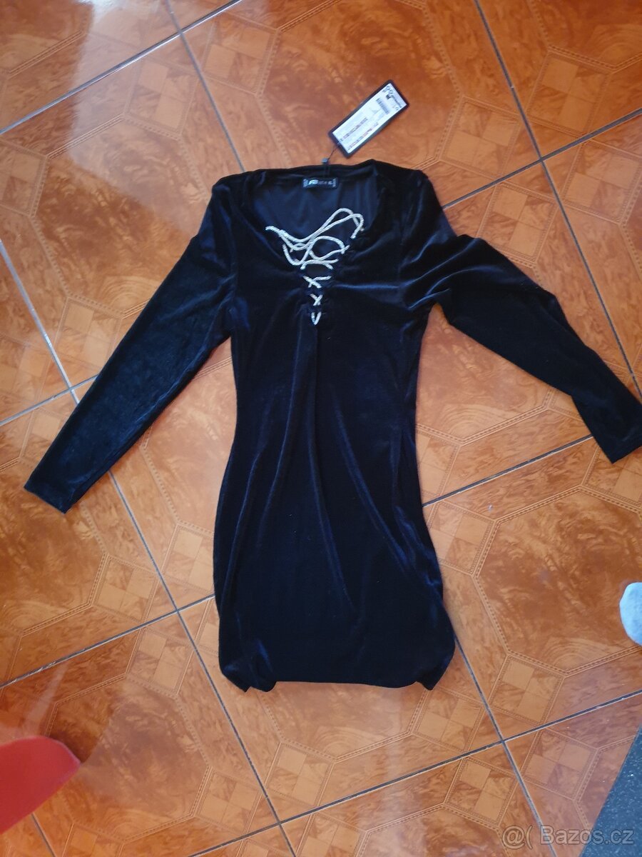 Nové semišové šaty