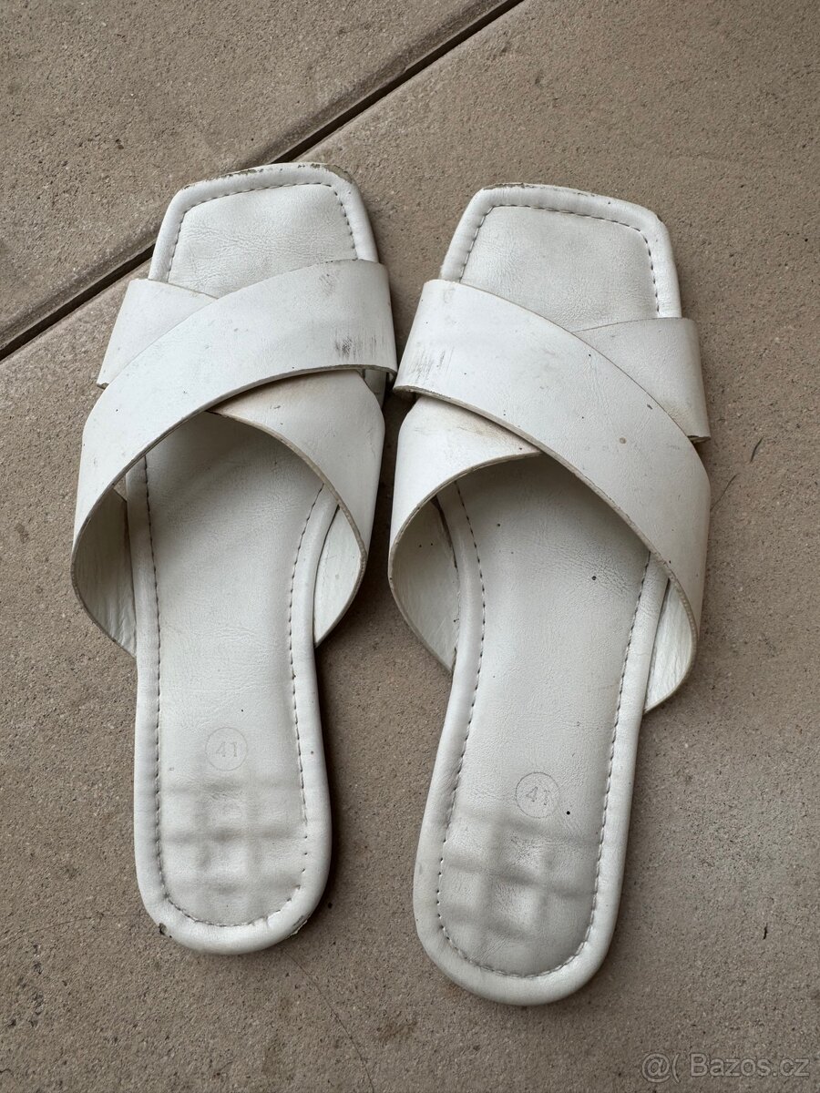 Nošené voňavé boty/pantofle/tenisky/punčochy/ponožky