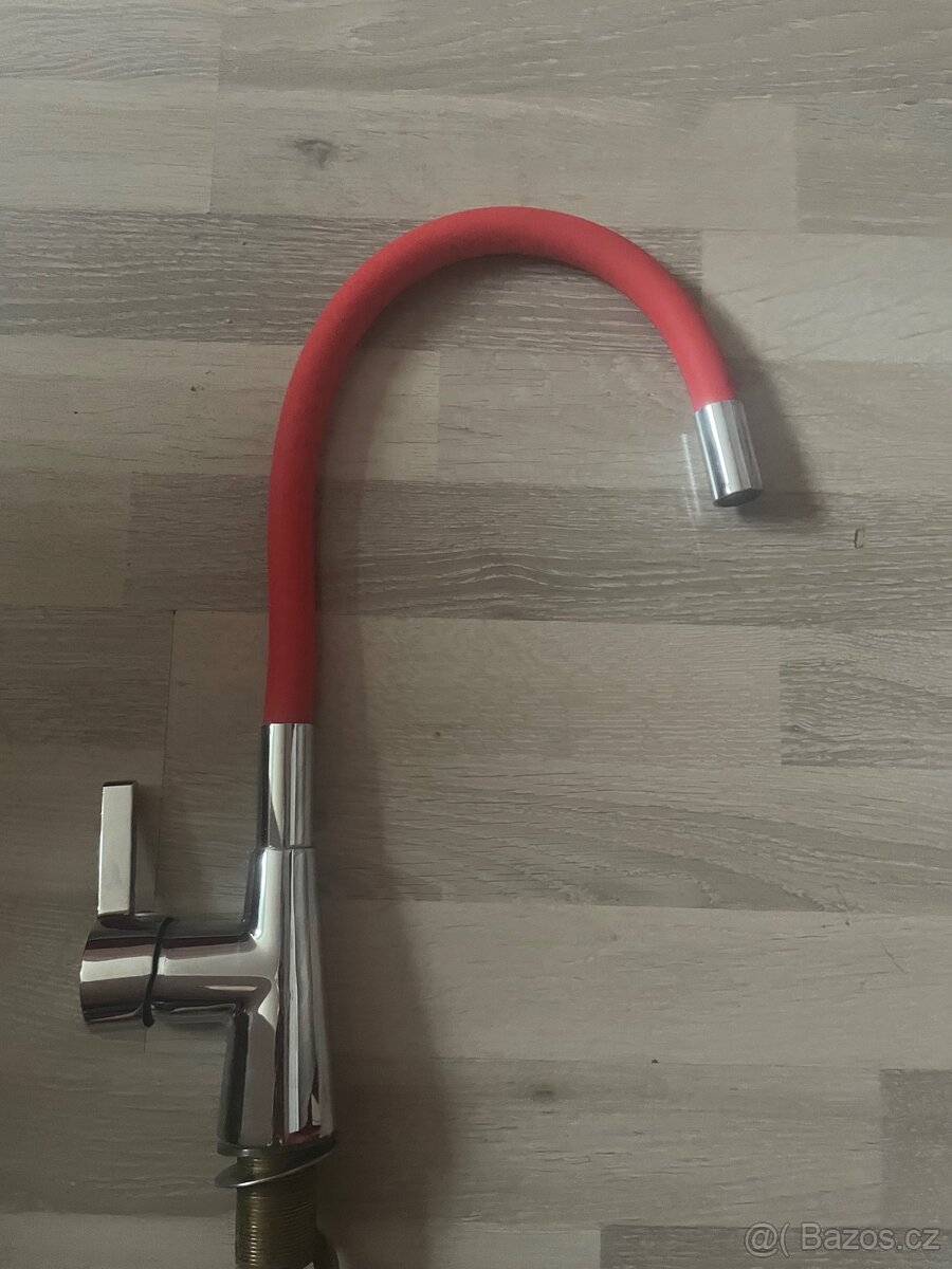 Kuchyňská dřezová baterie