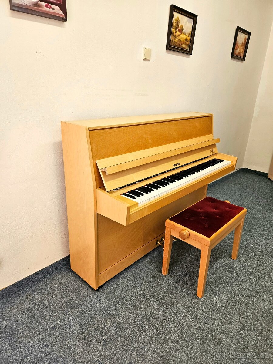 Zánovné pianino značky Hellas po slevě.