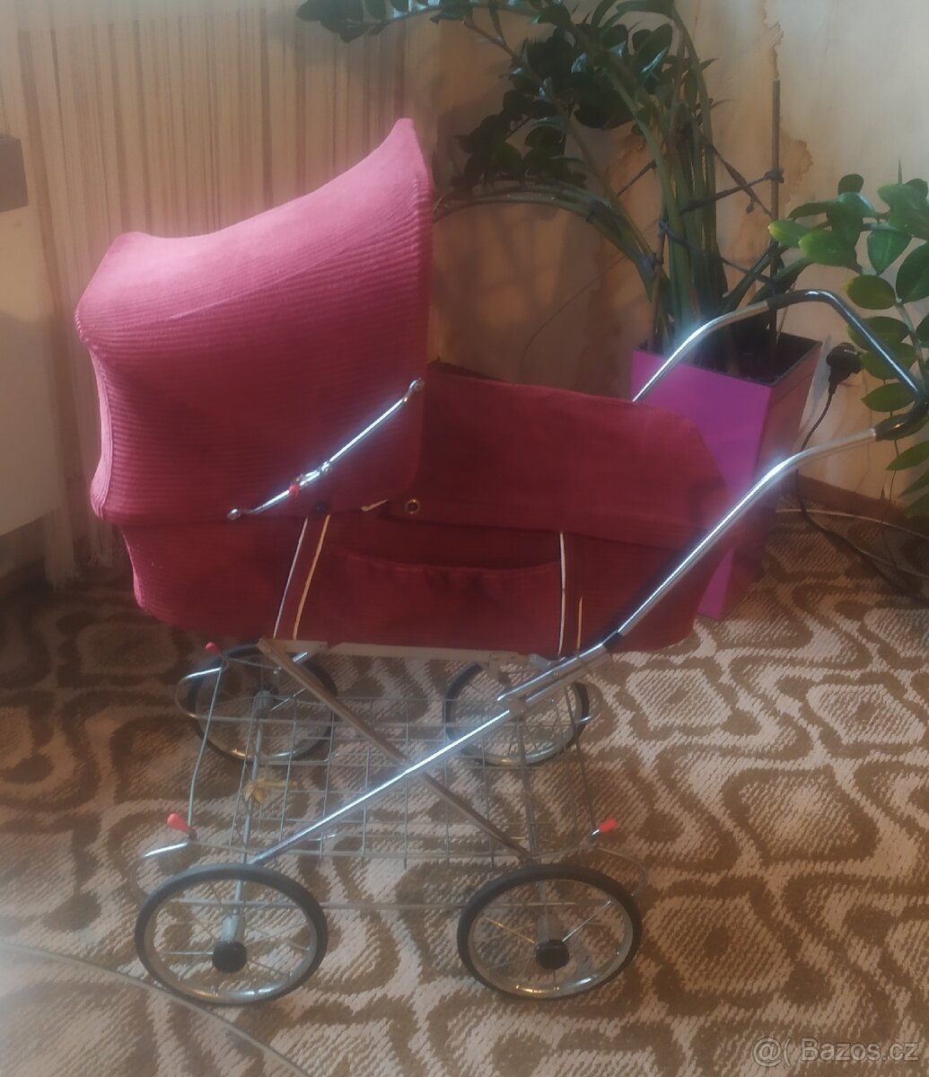 Retro kočárek na panenky