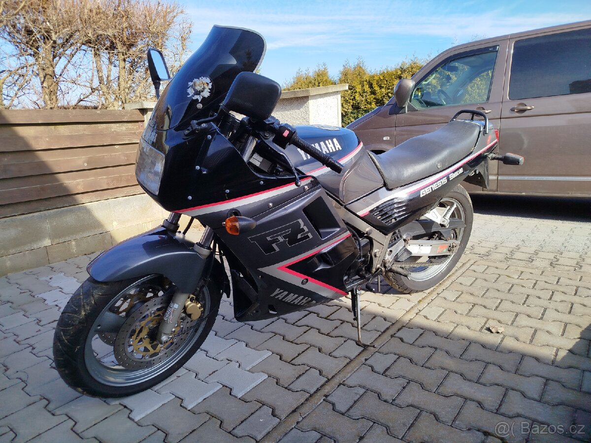 Yamaha FZ 750