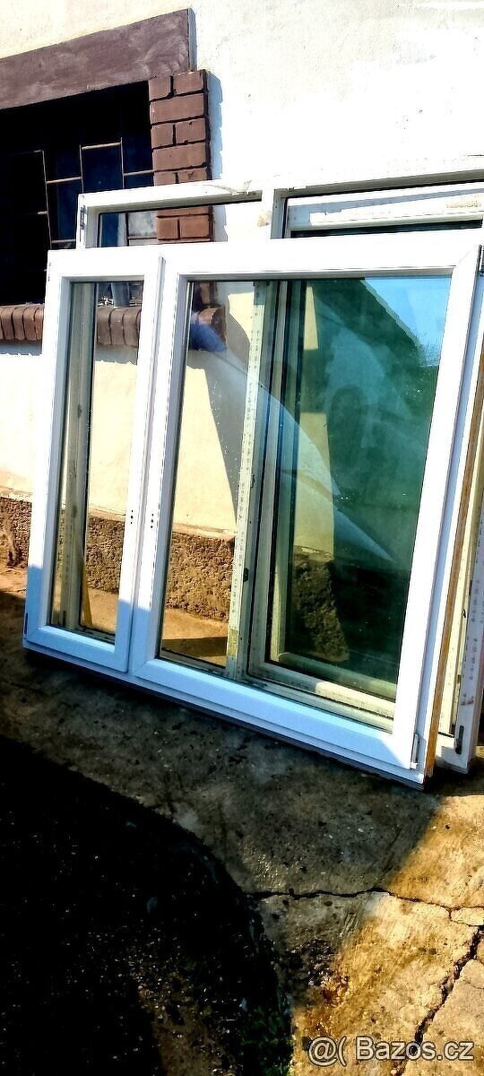 Okno Vekra 156 x 162 cm, doprava