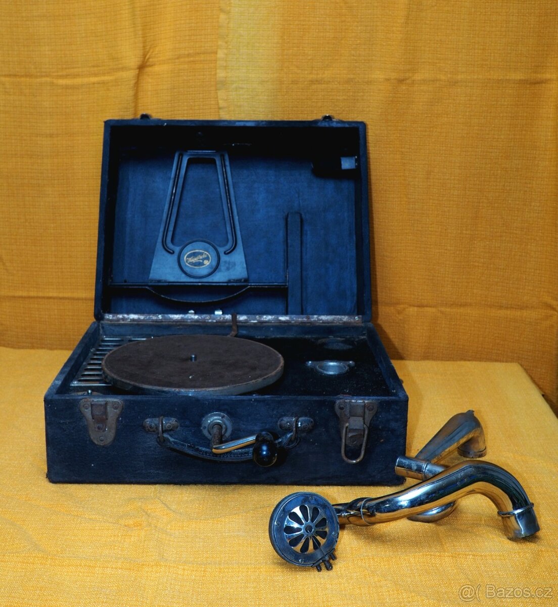 Prodám starožitný gramofon
