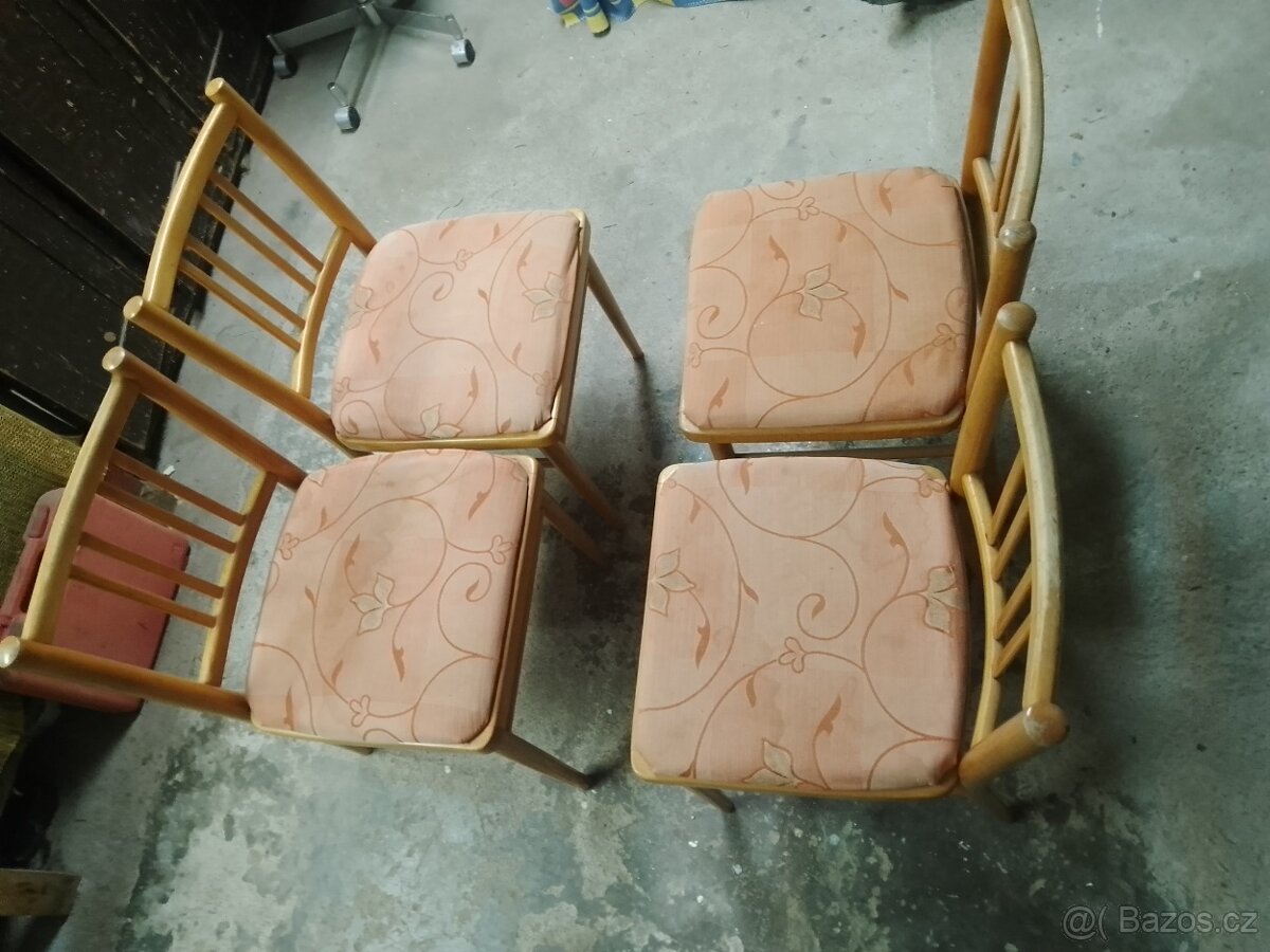 Jídelní čalouněné židle