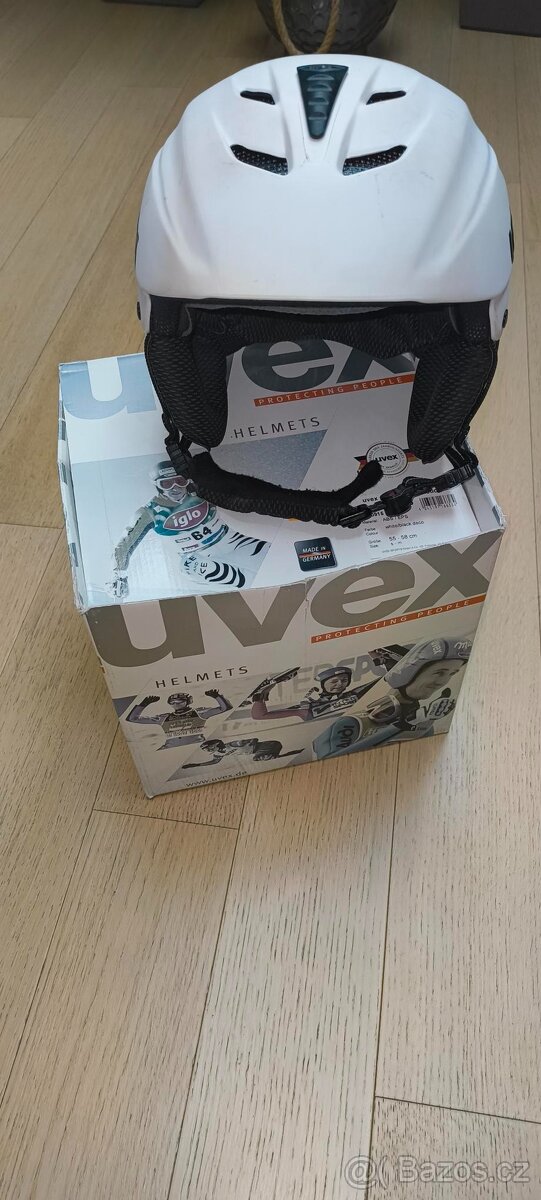 lyžařská přilba Uvex