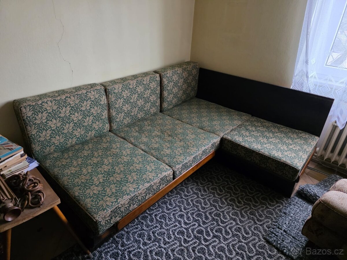 Rozkladací rohový gauč