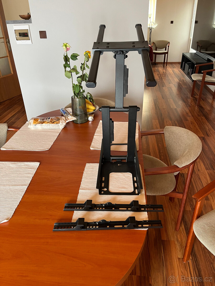 nástěnný držák Tv 80"