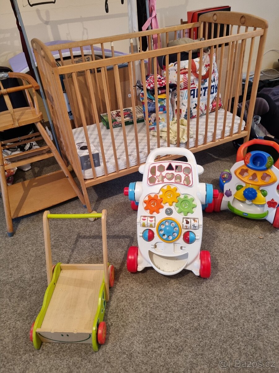 Nádherná postýlka a autosedačka mimi