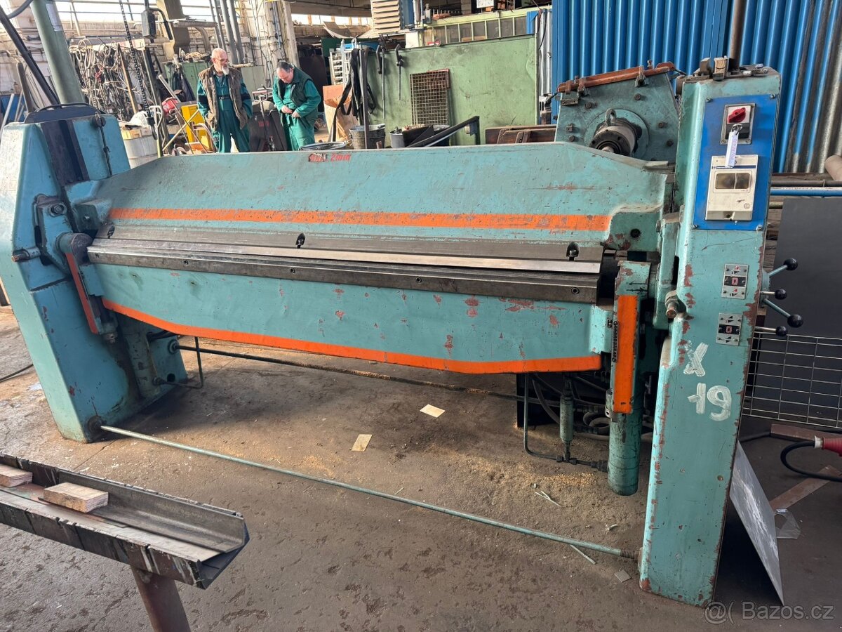 Ohýbačka plechu hydraulická 2000/2A
