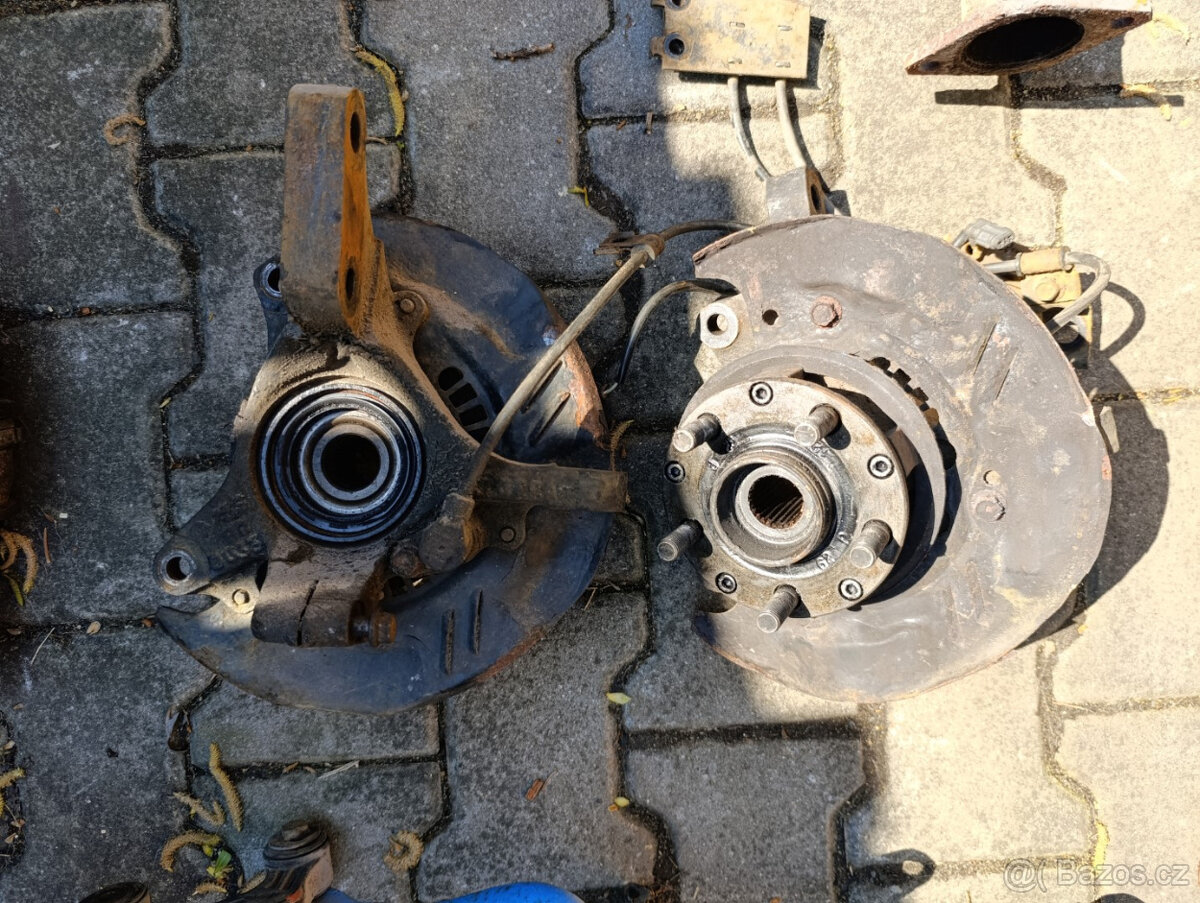 Subaru Impreza GC8 turbo - přední těhlice