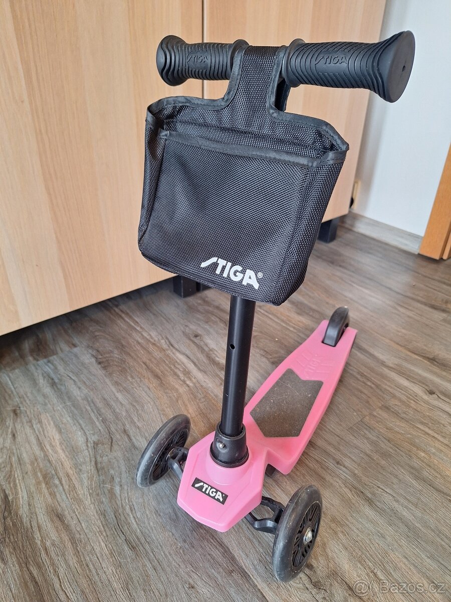 Růžová dětská koloběžka Stiga