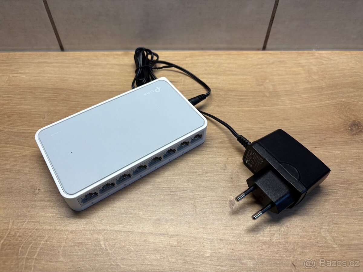 Switch: TP-Link TL-SF1008D