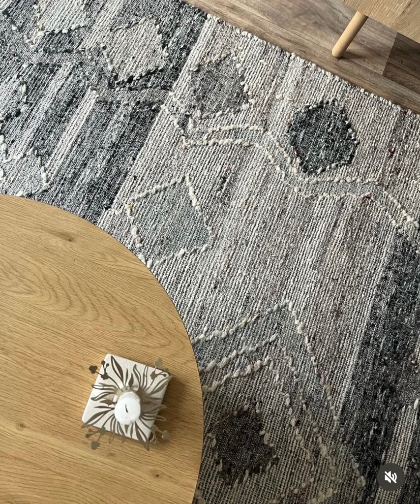 Zánovní ručně tkaných koberec Aratashen