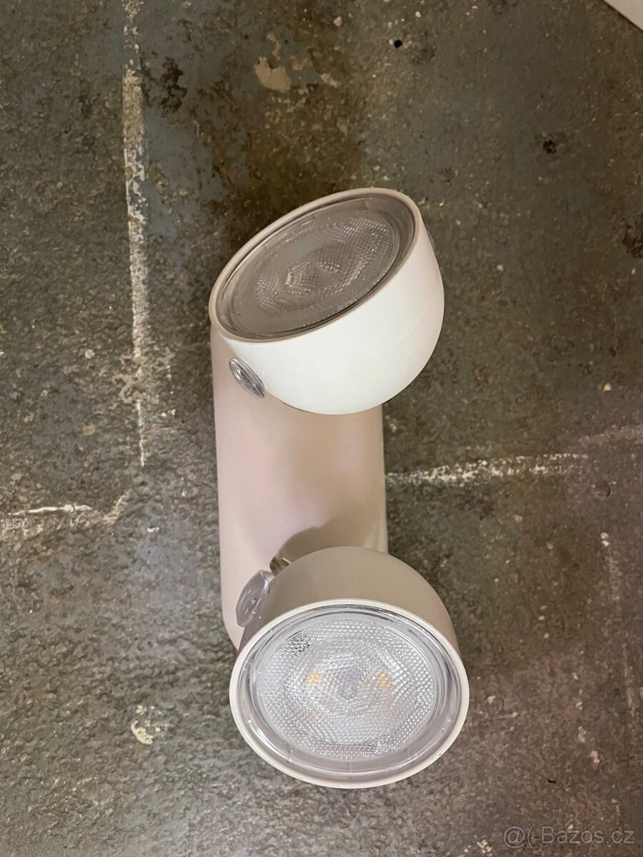 LED světlo na zeď