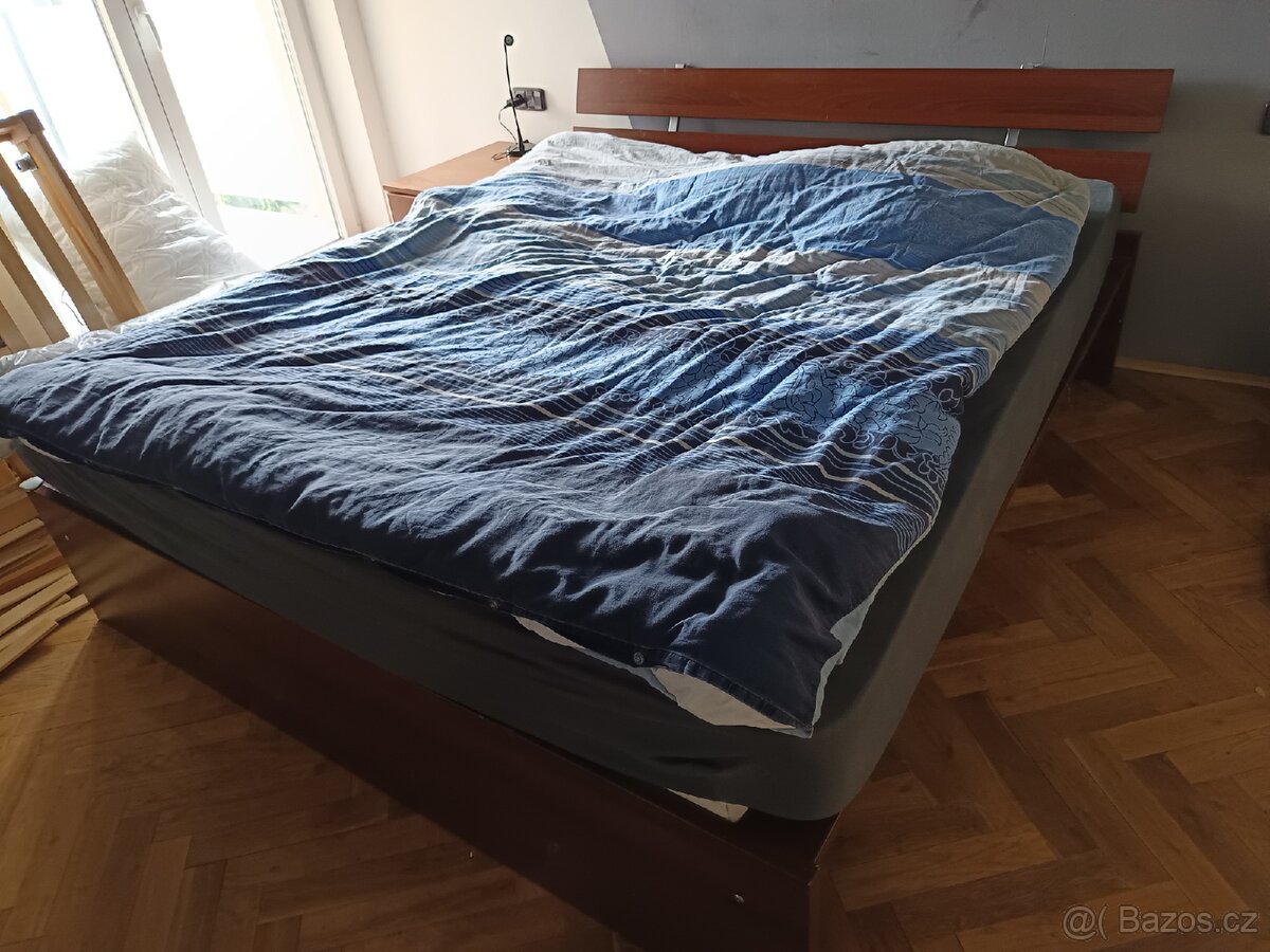 Manželská postel