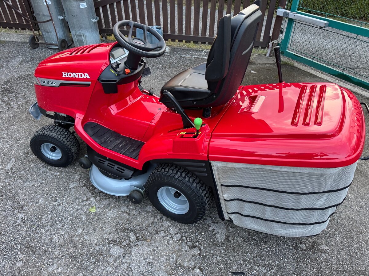 Zahradní traktor Honda HF2417