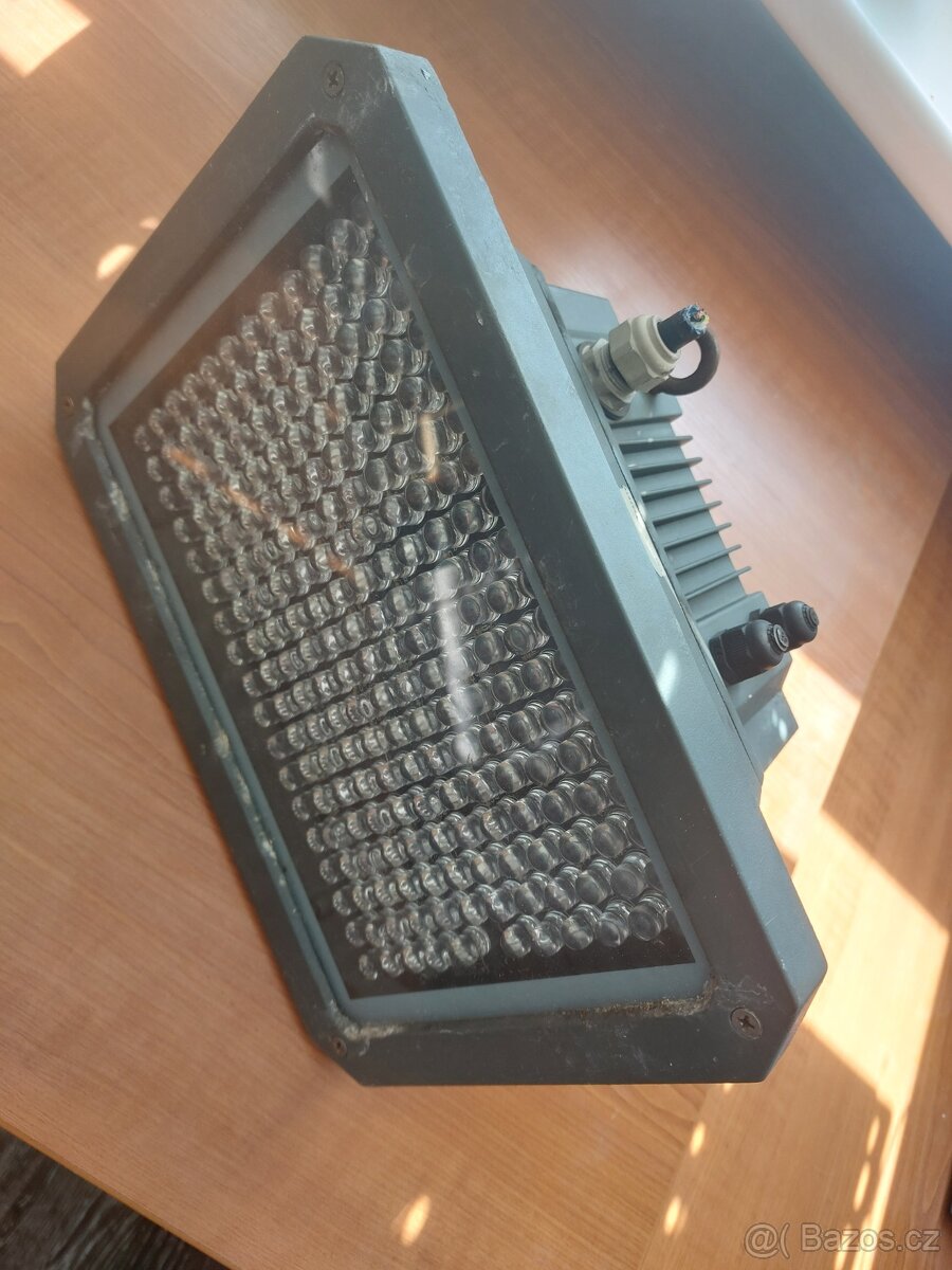 Showtwec RGB krytí IP55 wallwasher flood DMX Picasso serie
