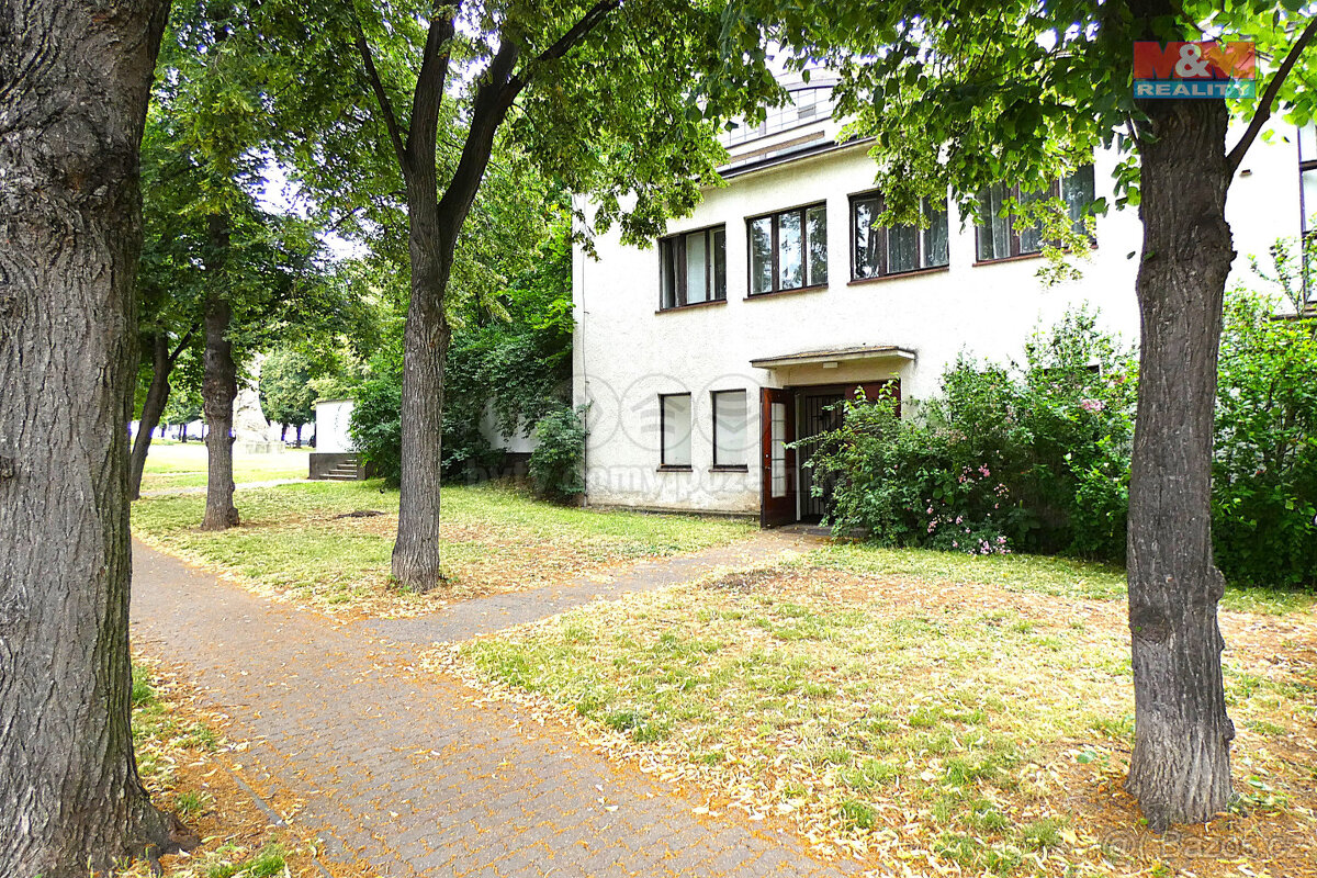 Pronájem obchod a služby, 394 m², Kolín, ul. Husovo náměstí