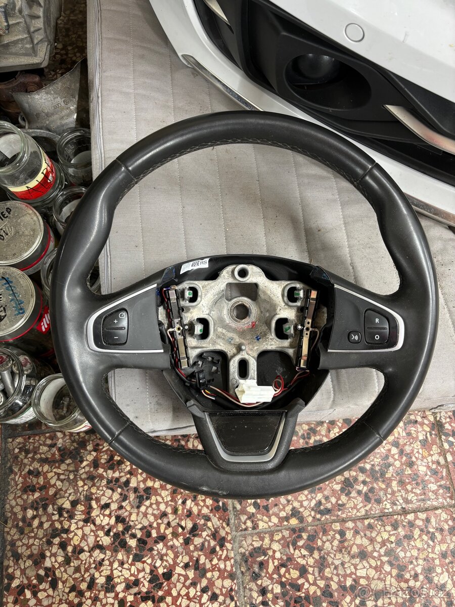Volant clio IV