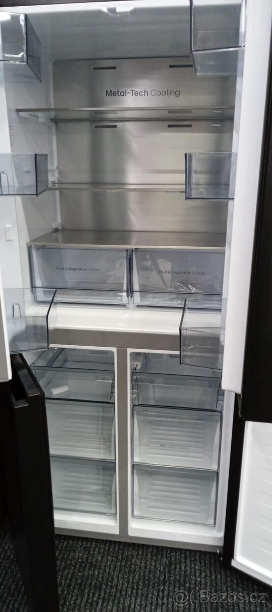 Americká lednice Hisense