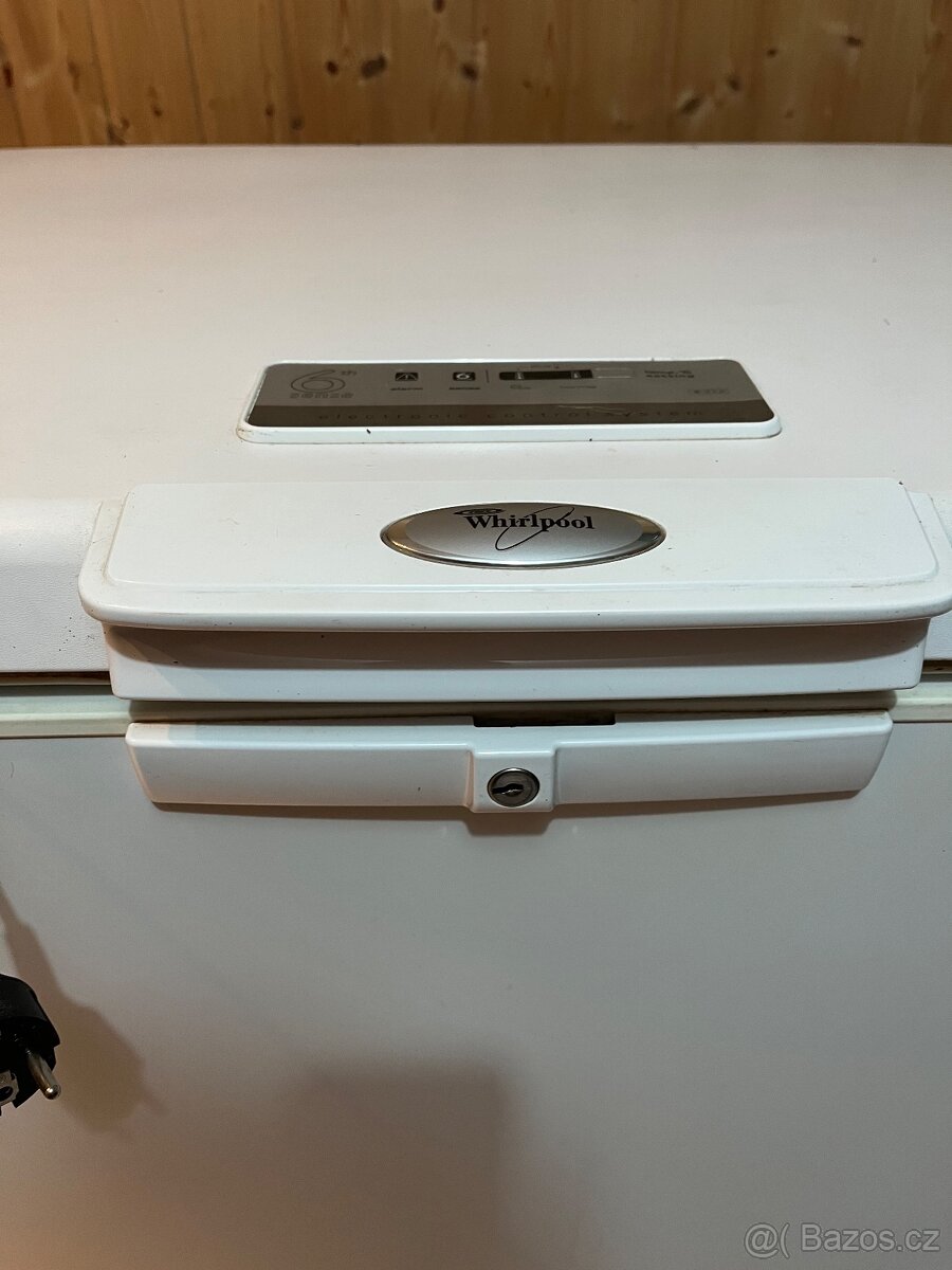 Pultový mrazák Whirpool