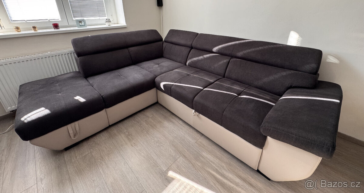 Krásná rozkládací pohovka