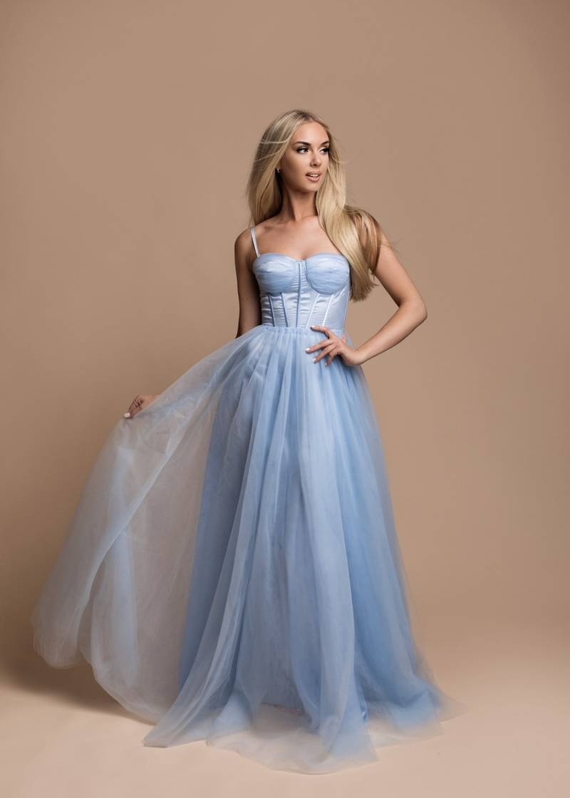 Maturitní, plesové, společenské šaty v baby blue barvě.