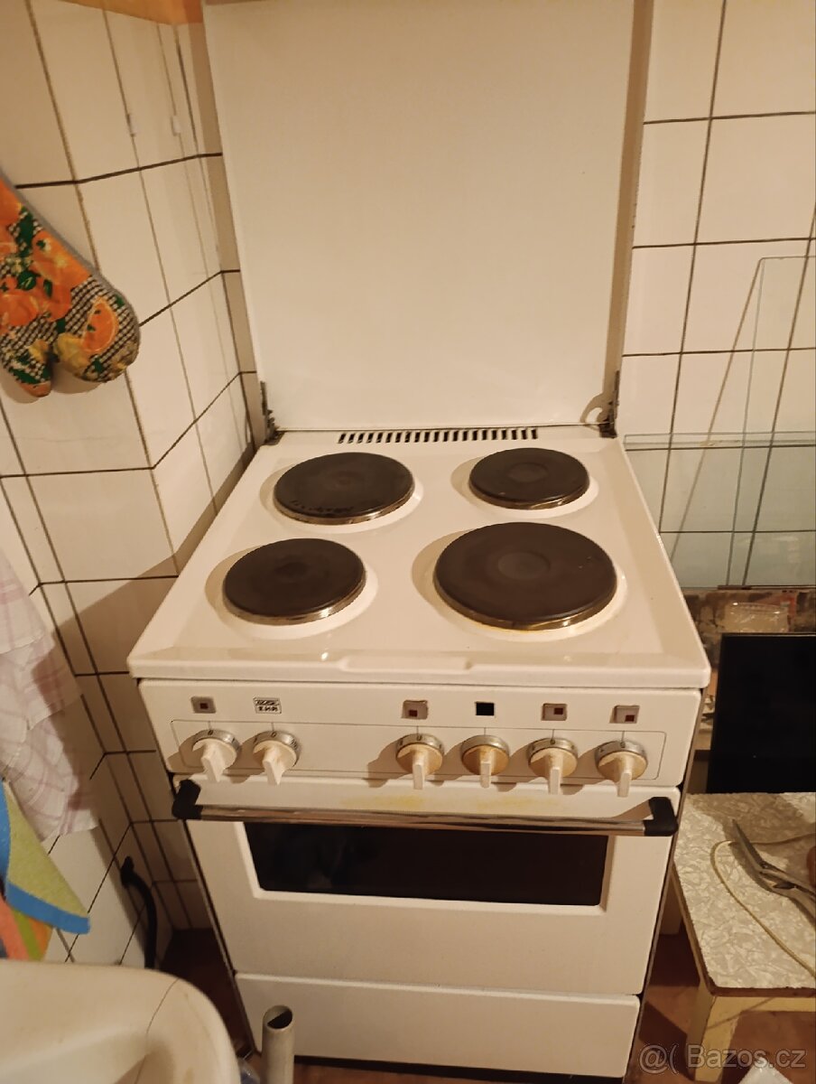 Prodám kombinovaný sporák.