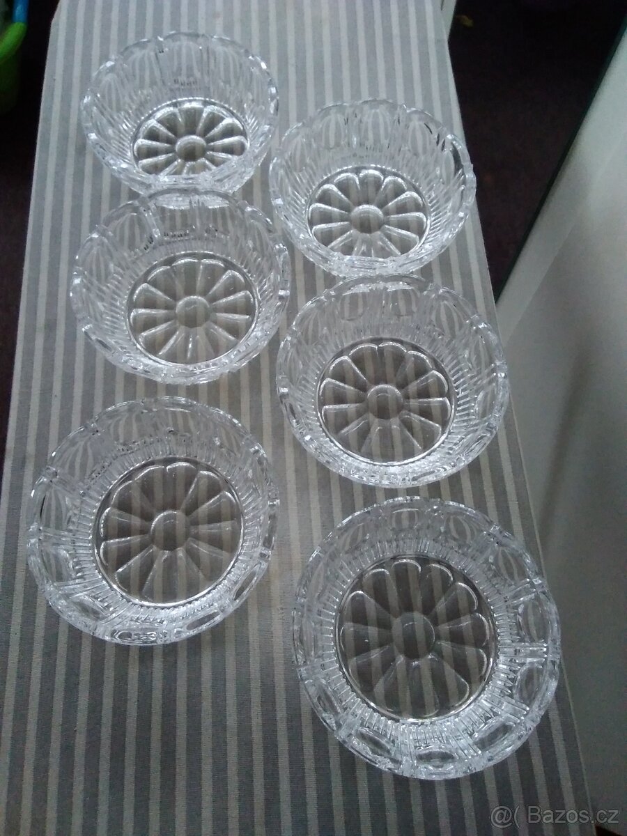 Skleněné misky sada 6 kusů.