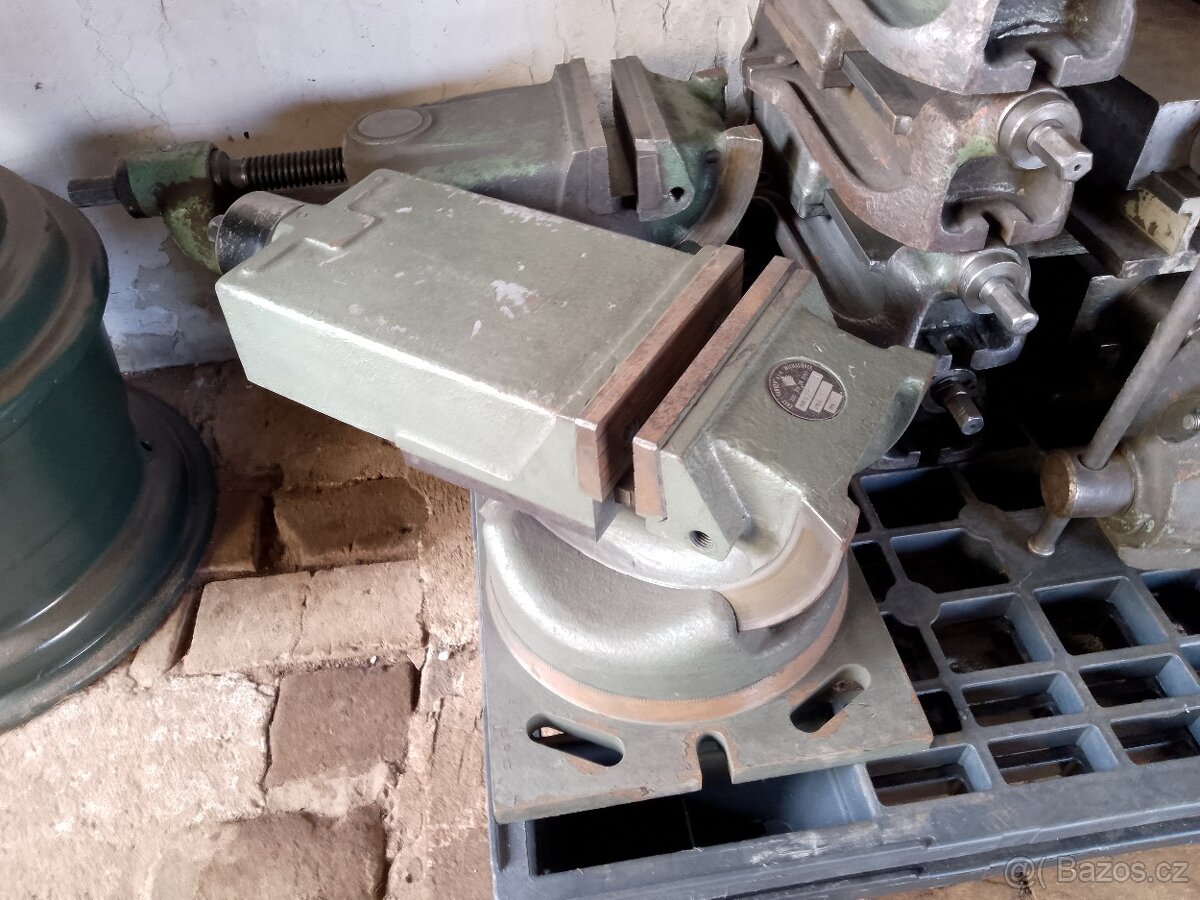 Strojni sverak otocny sklopny VIHORLAT 200mm