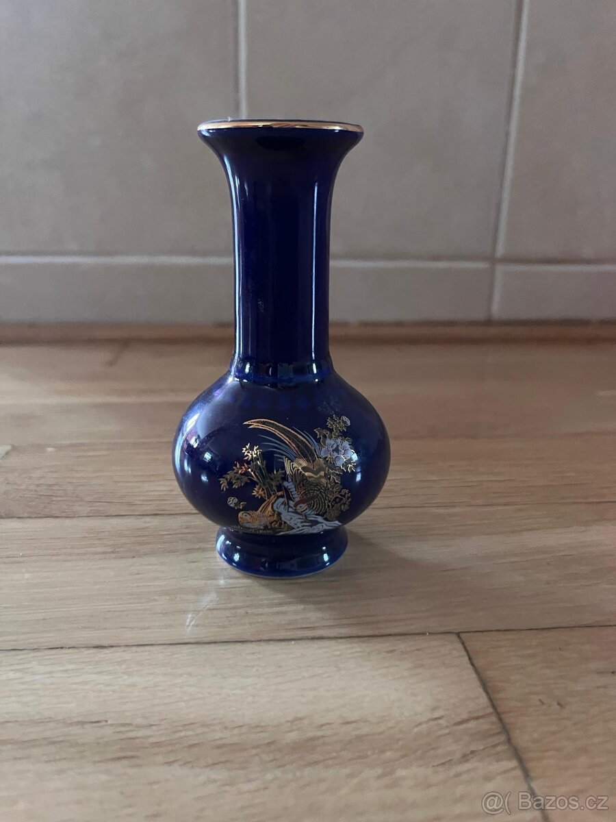 Dekorační porcelánová vázička