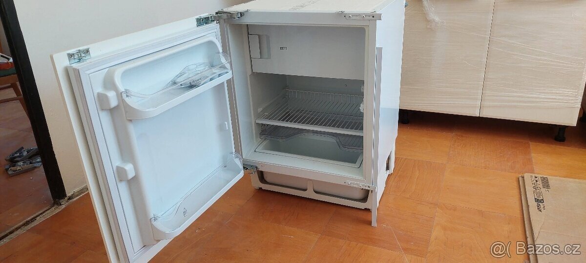 Vestavná malá lednice - Ariston