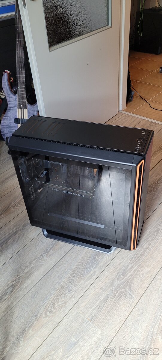 PC s Nvidia Geforce 3070 & i7-9700K 3.6 GHz 8 core