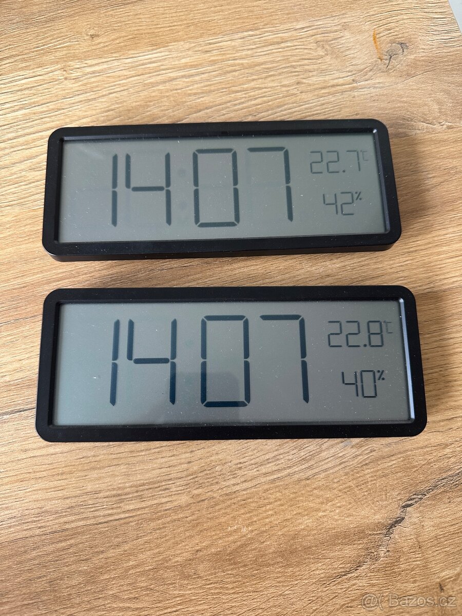 2x nástěnné hodiny digitalní