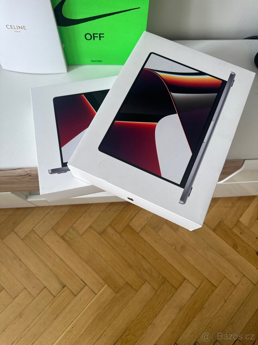 Dvě krabice MacBook Pro 14“ (8GB/512GB)