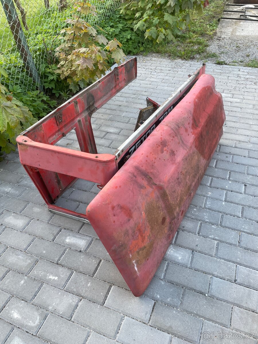 Kapota /áž ZETOR 7211