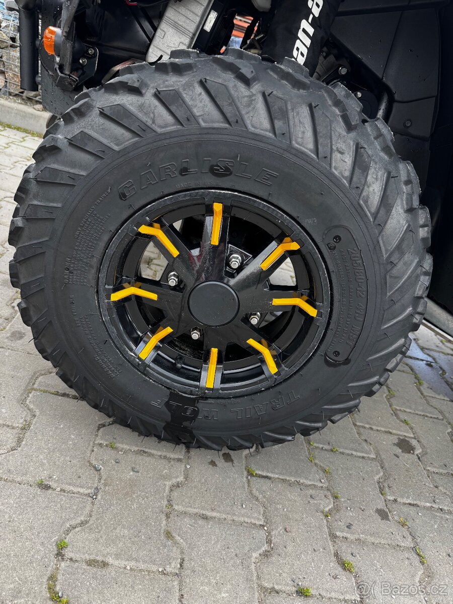 Kola Can-am r12